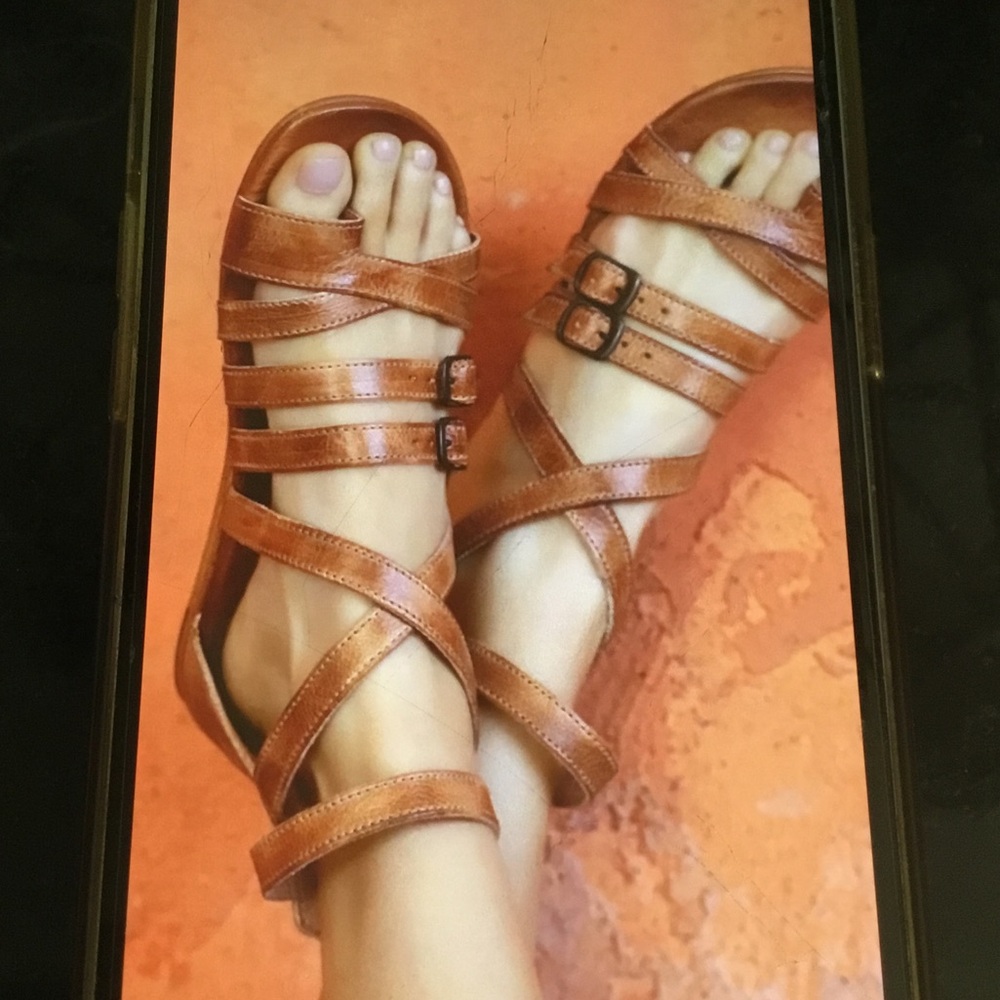 NWT Bed/ Stu Miya Sandals